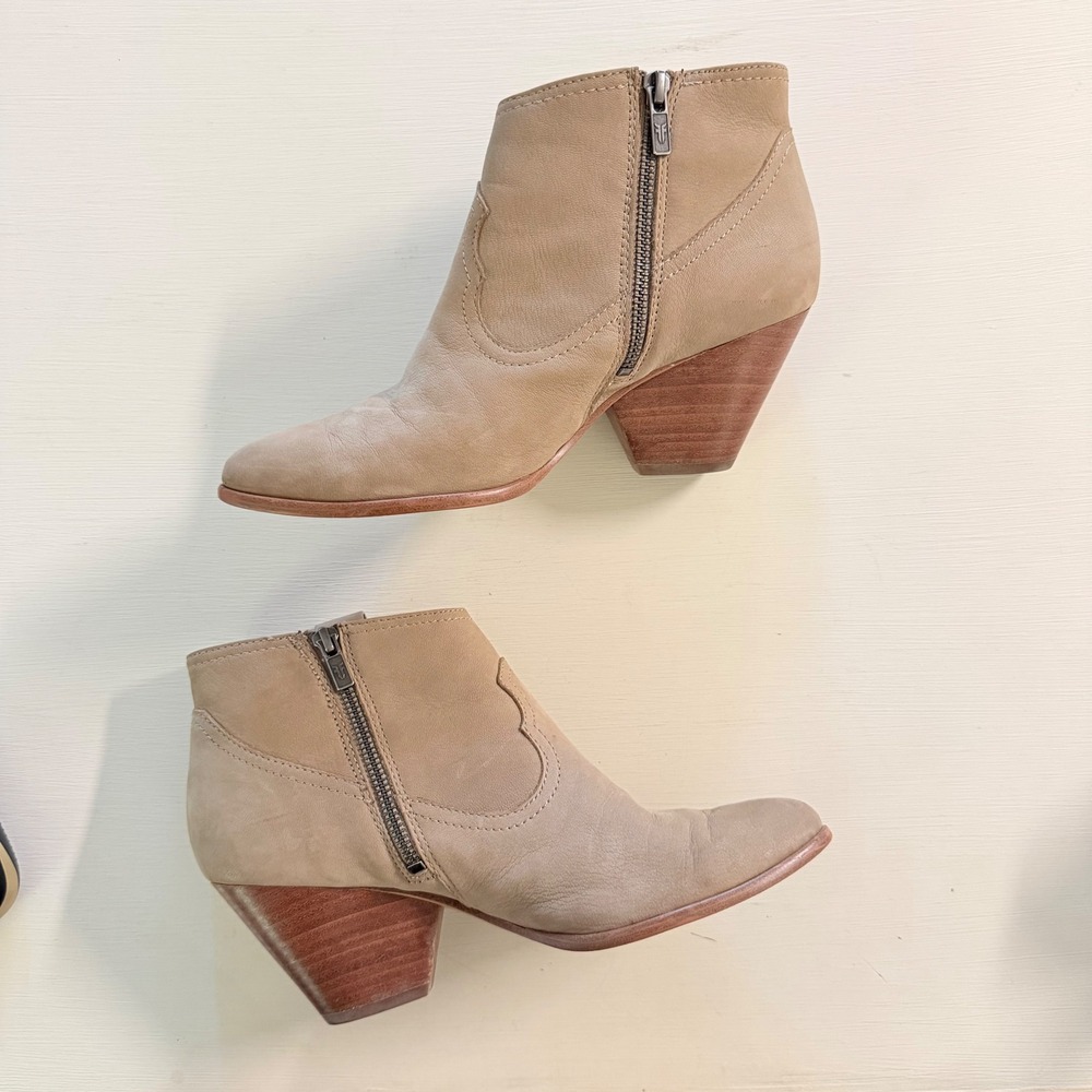 Frye Women Ash Beige Leather Western Pointed Toe Ankle Boots 8.5M 3479258-ASH